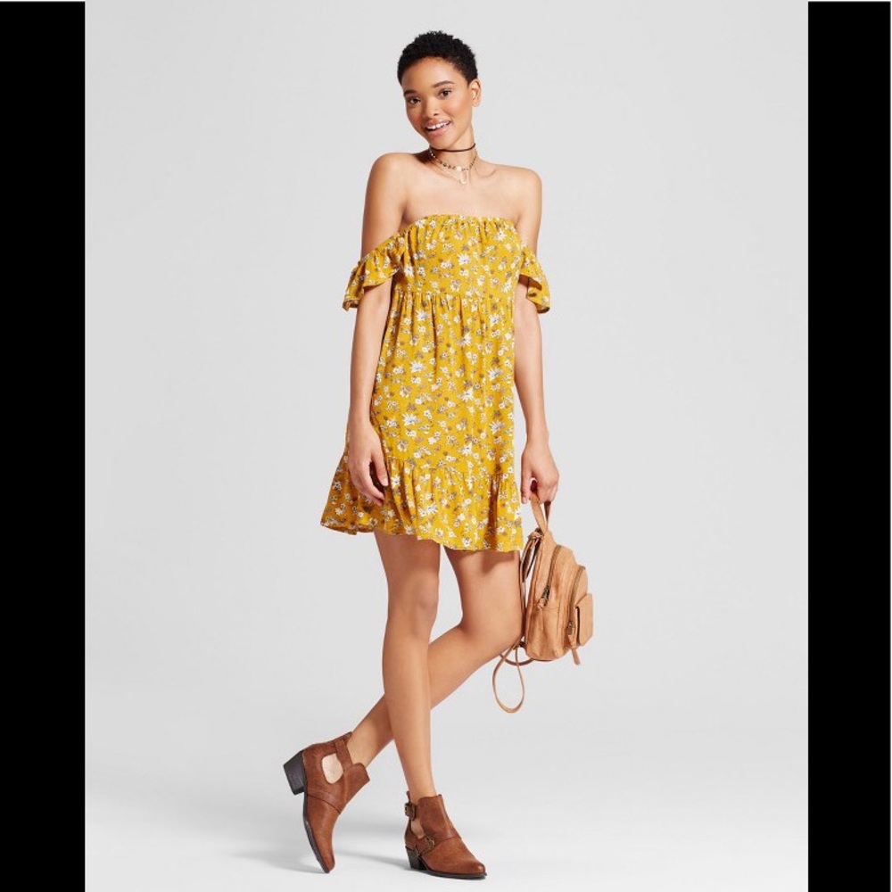 Off the shoulder ruffle sleeve floral dress size medium